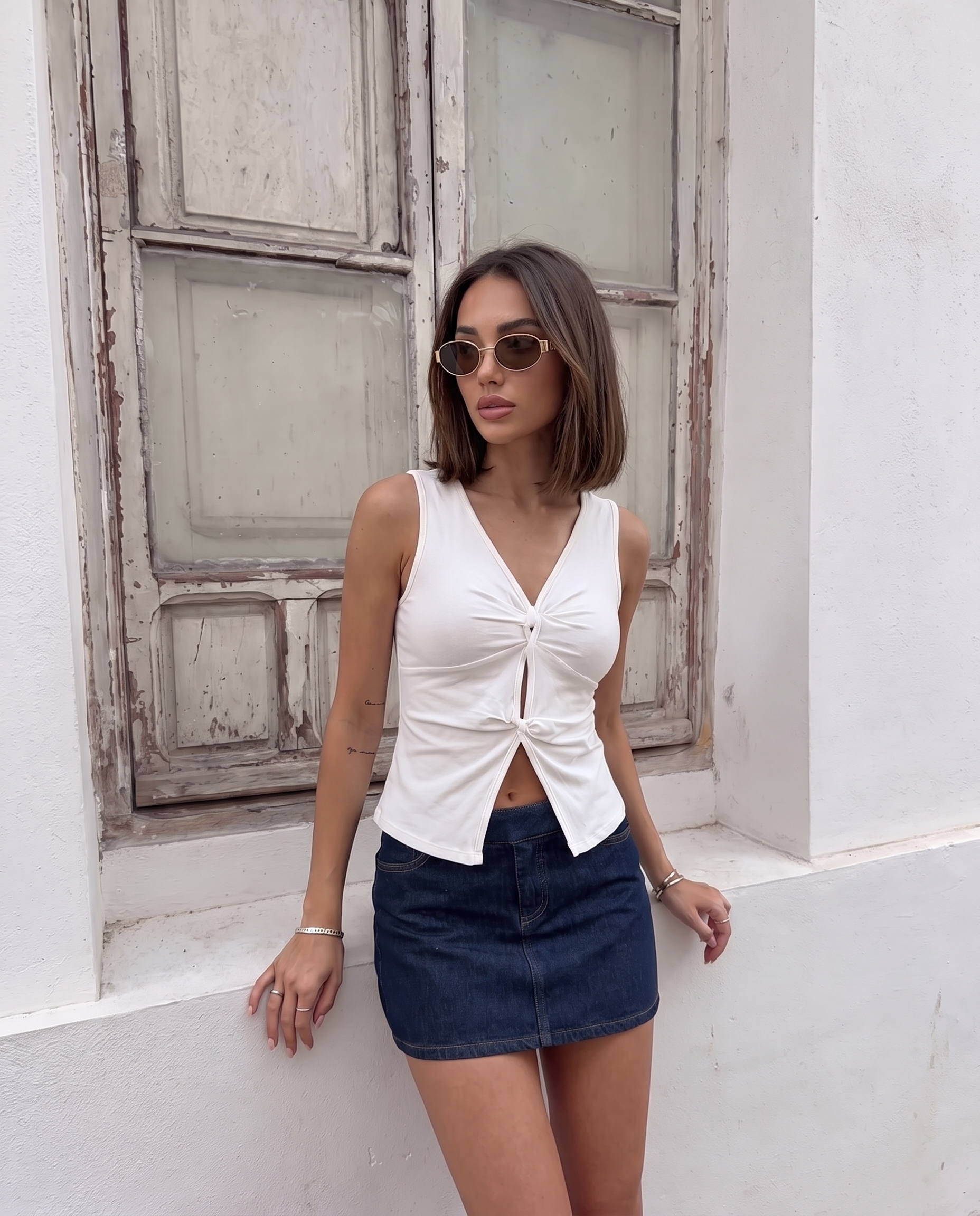 BTTRMMT The Twist Up Tank front view with twisted front detail, fitted shape, and V neckline